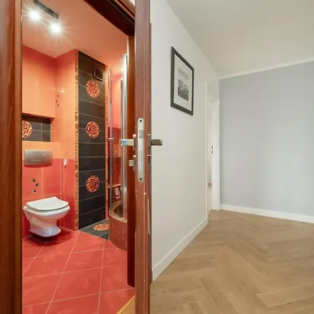 Spacious For 11 With 5 Bedrooms In By Renters * Wroclaw