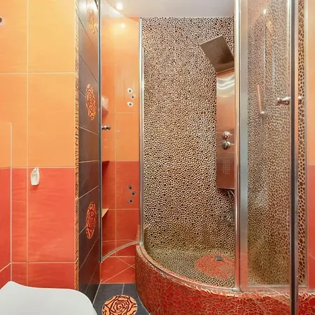 Spacious For 11 With 5 Bedrooms In By Renters * Wroclaw