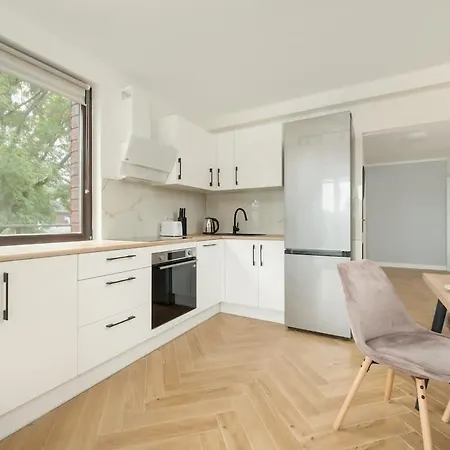 Spacious For 11 With 5 Bedrooms In By Renters Apartment Wroclaw
