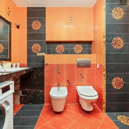 Spacious For 11 With 5 Bedrooms In By Renters Apartment *