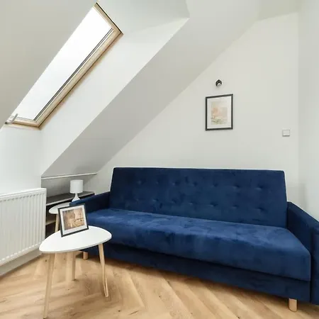 Spacious For 11 With 5 Bedrooms In By Renters Apartment Wroclaw