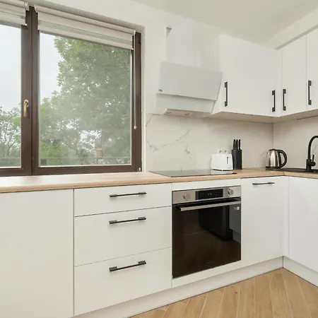 Spacious For 11 With 5 Bedrooms In By Renters Apartmán Vratislav