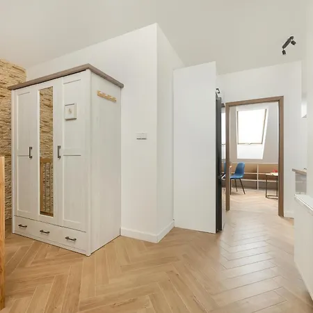 Spacious For 11 With 5 Bedrooms In By Renters Vratislav