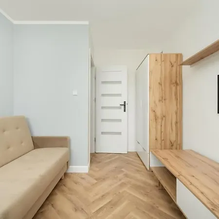 Spacious For 11 With 5 Bedrooms In By Renters Apartament