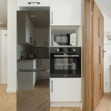 Spacious For 11 With 5 Bedrooms In By Renters Apartament