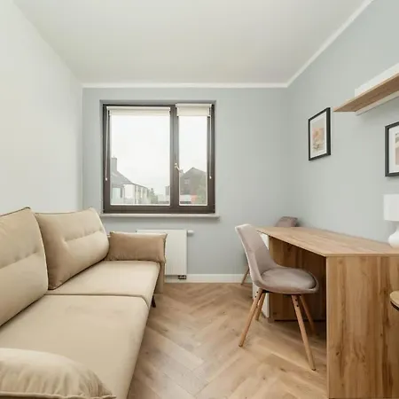 Spacious For 11 With 5 Bedrooms In By Renters Apartament Wrocław