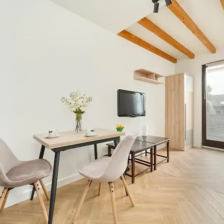 Spacious For 11 With 5 Bedrooms In By Renters Wrocław