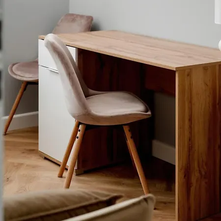 Spacious For 11 With 5 Bedrooms In By Renters Apartament