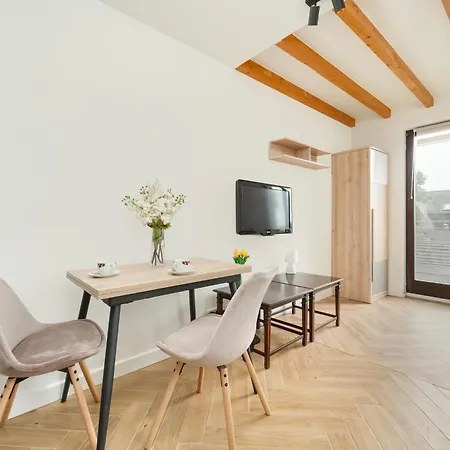 Διαμέρισμα Spacious For 11 With 5 Bedrooms In By Renters