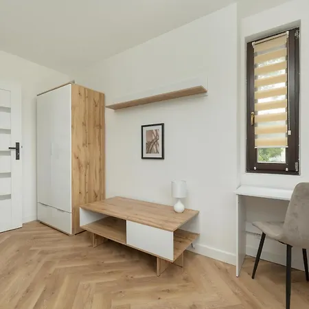 Spacious For 11 With 5 Bedrooms In By Renters * Βρότσλαβ