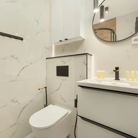 Spacious For 11 With 5 Bedrooms In By Renters Βρότσλαβ